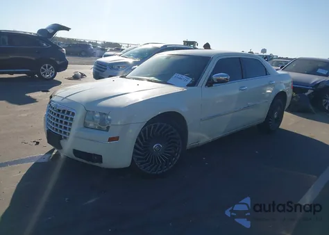 2010 Chrysler 300 Touring/Signature Series/Executive Series z USA, uszkodzony, nr VIN 2C3CA5CV5AH284015